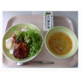 4月19日（金）　ロコモコ　キャベツとベーコンのスープ