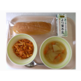 4月24日（水）　かぼちゃパン　マカロニミートソース煮　かぶのスープ
