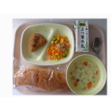 5月1日（水）　コッペパン　かぼちゃフライ　サイコロサラダ　クラムチャウダー