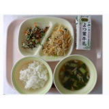5月20日（月）　ビーフン炒め　ひじきのサラダ　チンゲン菜のスープ