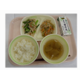 5月21日（火）　ふきと豚肉のみそきんぴら　おかかもやし　とりごぼう汁　