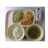 5月27日（月）　タットリタン（韓国風とりじゃが）　春雨サラダ　わかめスープ
