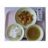 6月17日（月）　鶏肉と大豆の甘辛炒め　かぼちゃ団子汁