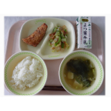 6月25日（火）　ほっけのから揚げ　白菜の梅おかか和え　豆腐とわかめのみそ汁