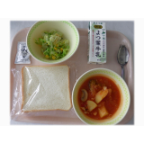 6月26日（水）　食パン　黒豆きなこクリーム　鶏肉のトマト煮　お揚げカリカリサラダ