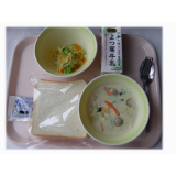 7月17日（水）食パン　ブルーベリージャム　肉団子のクリーム煮　ザワークラフト風