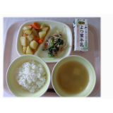 7月22日（月）ひき肉ごまじゃが　梅かつお和え　めかぶのみそ汁