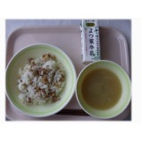 8月9日（金）　しょうが焼きごはん　根菜みそ汁