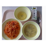 8月22日（木）　トマトソース和えスパゲティ　きのことたまごのスープ　スライスパイン