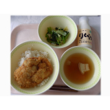 8月23日（金）　タレかつ丼　からし和え　車ふのすまし汁