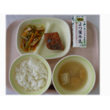 8月27日（火）　さばの香味揚げ　ふきの油炒め　たもぎたけのみそ汁