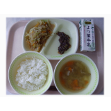 10月1日（火）　キャベツのマヨ炒め　豚肉とごぼうのみそ汁　ねぎがつお