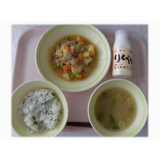 3月7日（金）　わかめごはん　肉じゃが　なめこのみそ汁