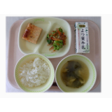 3月24日（月）　にんじんつくね　ブロッコリーのおかか和え　じゃがいものみそ汁