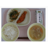 4月15日（火）　さけザンギ　炒めごま和え　ピリ辛豚汁