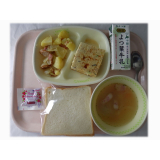 4月23日（水）　食パン　豆腐ハンバーグ　ジャーマンポテト　マカロニスープ　いちごジャム
