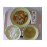 4月28日（月）　すき焼き風煮　芋団子汁