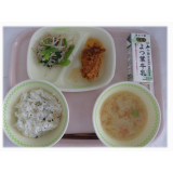 5月7日（水）　わかめごはん　ザンタレ　梅かつお和え　ごま汁