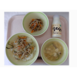 6月20日（金）　スタミナ丼　もずくサラダ　くずし豆腐のスープ
