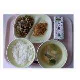 7月1日（火）　さばの竜田揚げねぎソース　豚肉と昆布の炒め煮　小松菜のみそ汁