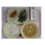 8月26日（火）　たらザンギ　磯和え　ピリから豚汁