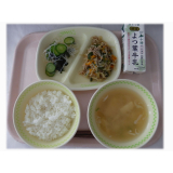 9月1日（月）　豚ニラ　酢の物　豆腐のみそ汁