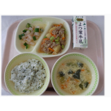 9月5日（金）　わかめごはん　肉じゃが　即席漬け　かきたまみそ汁