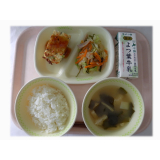 9月22日（月）　鶏つくね　くきわかめの中華和え　じゃがいものみそ汁