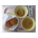 10月8日（水）　揚げパン・キャラメル　ささみサラダ　坦々スープ