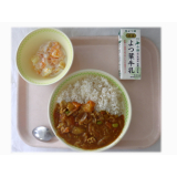 10月17日（金）　秋野菜カレー　果物ヨーグルト