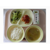 10月28日（火）　ヤンニョムチキン　わかめサラダ　トックスープ