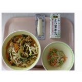 11月6日（木）　カレーうどん　和風枝豆サラダ　さけるチーズ