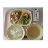 11月10日（月）　肉豆腐　野菜のごま和えサラダ　大根のみそ汁