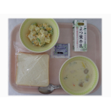 1月28日（水）　食パン　肉団子のクリーム煮　ポテトサラダ　ブルーベリージャム