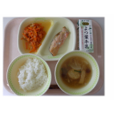 3月2日（月）　鮭のみそ焼き　にんじんしりしり　きのこ汁