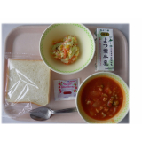 3月11日（水）　食パン　鶏肉のトマト煮　コールスロー　いちごジャム