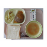 4月22日（水）　食パン　ジャージー牛ハンバーグ　ジャーマンポテト　コンソメスープ