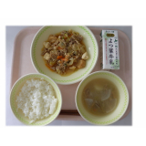 4月27日（月）　すき焼き風煮　芋団子汁