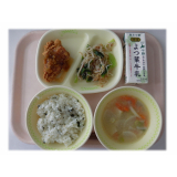 5月8日（金）　わかめごはん　ザンタレ　梅かつお和え　ごま汁