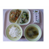 6月1日（月）　肉野菜コンソメ炒め　おひたし（白菜・ほうれん草）　みそ汁（豆腐・わかめ）