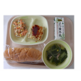 6月3日（水）　コッペパン　高野豆腐のハンバーグ　ごぼうサラダ　小松菜とベーコンのスープ