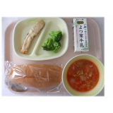 7月8日（水）　セルフちくわパン　ブロッコリーのレモン和え　ミネストローネ