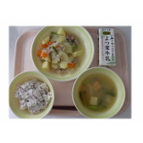 7月14日（火）　ゆかりごはん　中華風肉じゃが　たぬき汁