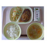 7月21日（火）　ジャージー牛ハンバーグ　コールスロー　キャベツとベーコンのスープ