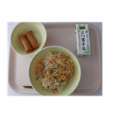 7月30日（木）　冷やしごまだれうどん　春巻