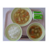 8月4日（火）　じゃがいものそぼろ煮カレー風味　たら団子汁