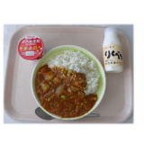 8月21日（金）　チキンカレー　元気ヨーグルト