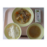 8月31日（月）　すき焼き風煮　ふのりのみそ汁
