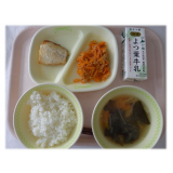 9月8日（火）　さばみそ　にんじんしりしり　渦潮汁