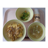 9月11日（金）　親子丼　からし和え　たもぎたけのみそ汁
